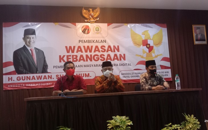 H. Gunawan HS, S.H.,M.Hum (kiri)