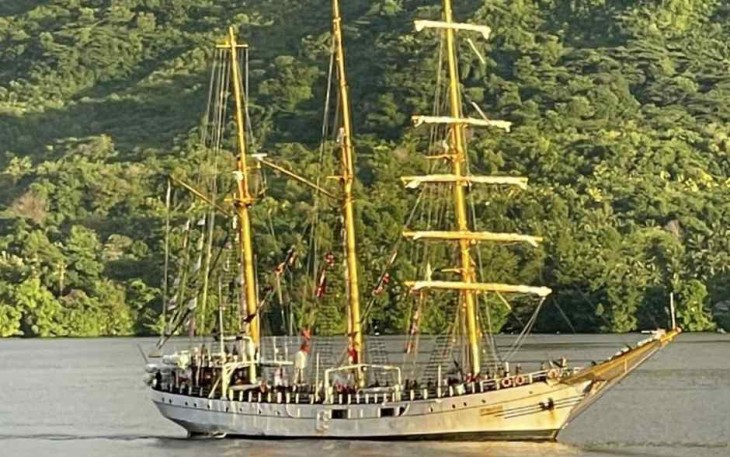 KRI Dewaruci berlayar etape Banda Naera menuju Kupang 