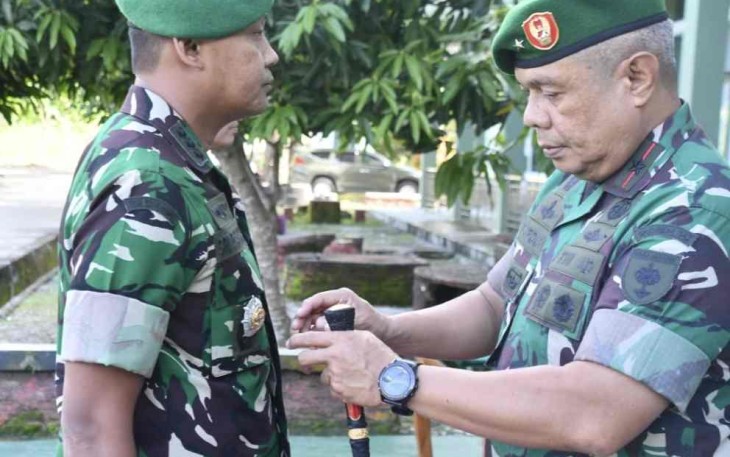 Danrem 142/Tatag saat Sertijab Pejabat Kasi Teritorial Korem 142/Tatag