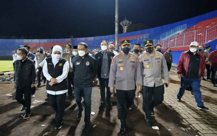 Kapolri Jenderal Listyo Sigit Prabowo tinjau stadion Kanjuruhan Malang. Minggu (2/10)