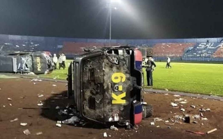Ilustrasi pasca kerusuhan suporter di stadion Kanjuruhan Malang 