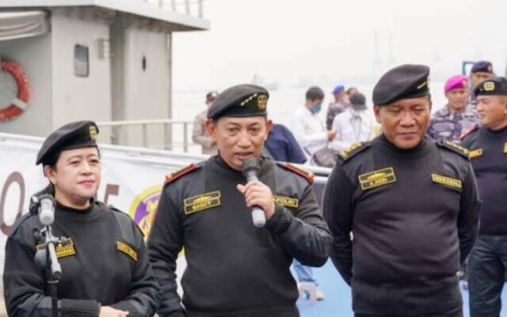 Kapolri Jenderal Listyo Sigit Prabowo usai penyematan Brevet Hiu Kencana TNI AL di Dermaga 100 Jakarta Utara, Senin (28/11/2022).