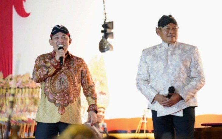Pagelaran wayang kulit bertajuk 'Semar M'bangun Kahyangan' di Lapangan Bhayangkara, Jakarta Selatan, Sabtu 2 Juli 2022 malam.