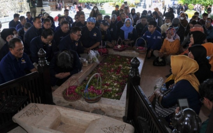Kader NasDem saat Ziarah ke Makam Bung Karno.