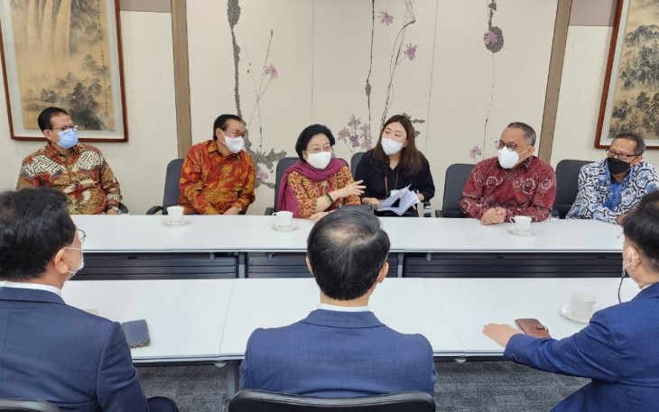 Megawati Soekarnoputri menyaksikan penandatangan nota kesepakatan (MoU) antara Jeju National University (JNU) dengan BRIN serta Kementerian Kelautan dan Perikanan (KKP) di Jeju, Korea Selatan, Rabu (14/9/2022).