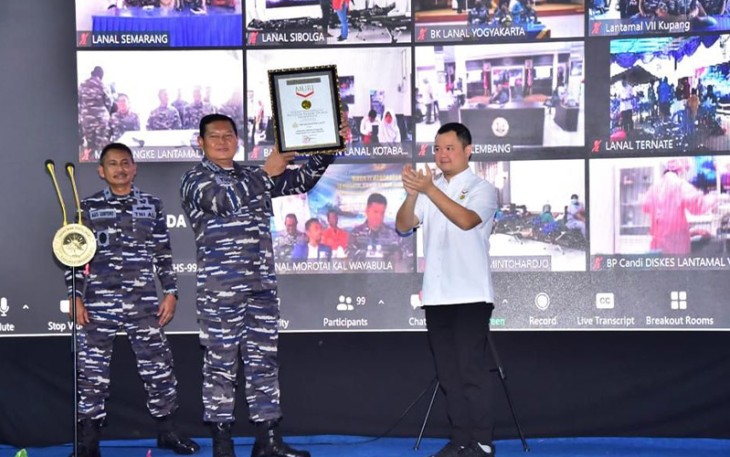 Kasal Laksamana TNI Yudo Margono saat terima Muri