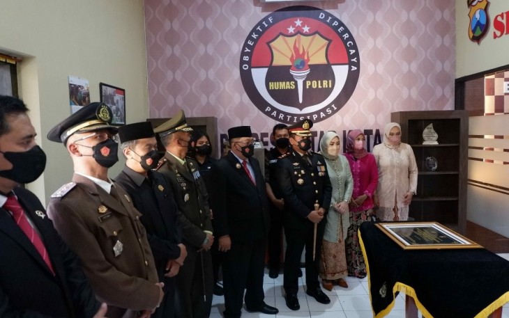 Ketua DPRD Kota Blitar Syahrul Alim (tiga dari kiri) Bersama Forkopimda Tinjau Peluncuran Ruang Podcast Polres Blitar Kota