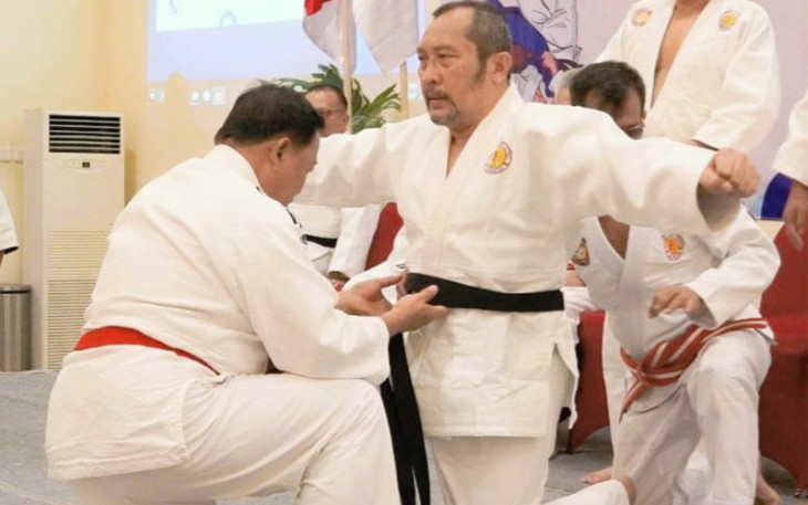 Sahat saat Dapat Kehormatan Sabuk Hitam DAN III dari Institute Jujitsu Indonesia