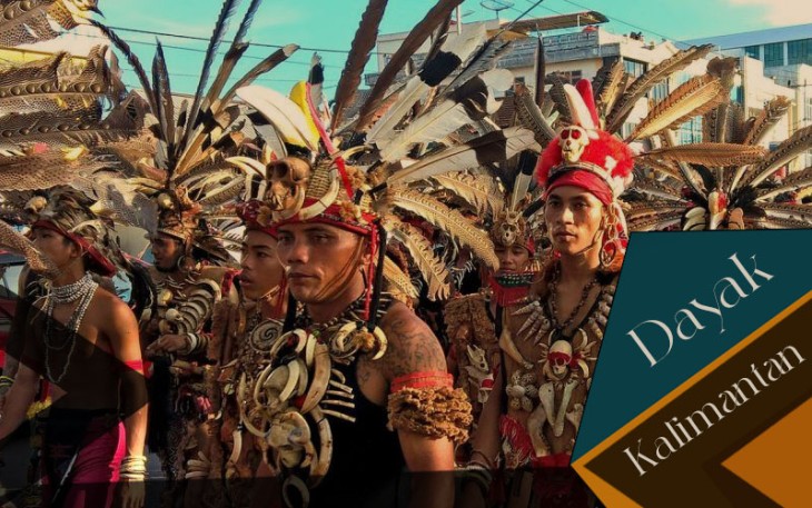 Warga Adat Dayak. *(Foto: kalbarterkini.com)