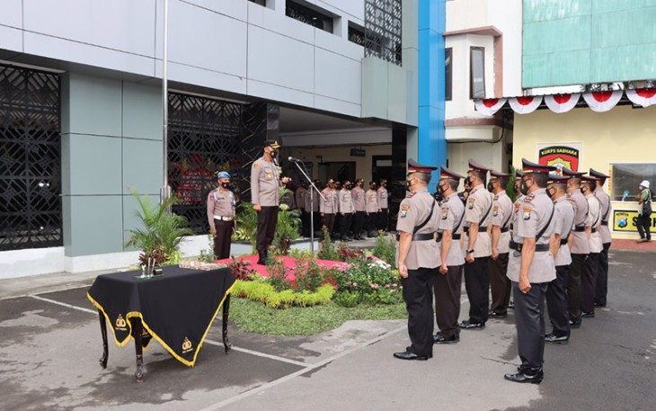 Kapolres Tulungagung saat Pimpin Upacara Sertijab Kasatlantas dan Enam Kapolsek Jajaran