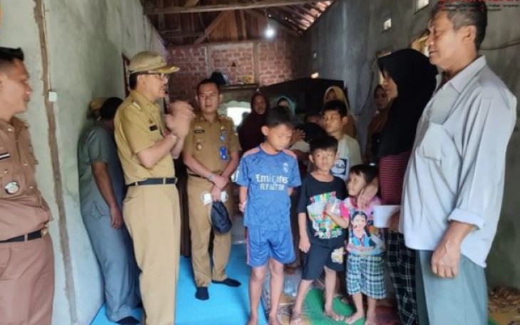  Agus Istiqlal saat Beri Santunan pada Ahli Waris