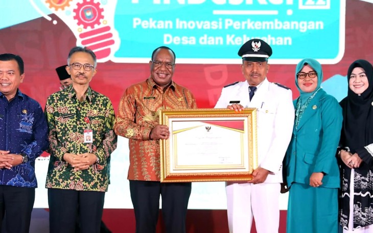 Wempi pada Rapat Koordinasi Pusat dan Daerah dalam rangka Penguatan Kelembagaan Desa dan Kelurahan, dan Penyerahan Penghargaan Upakarya Wanua Nugraha Tahun 2022, di Aula Direktorat Jenderal (Ditjen) Bina Pemerintahan Desa (Pemdes) Kementerian Dalam Negeri (Kemendagri), Kamis (24/11/2022).