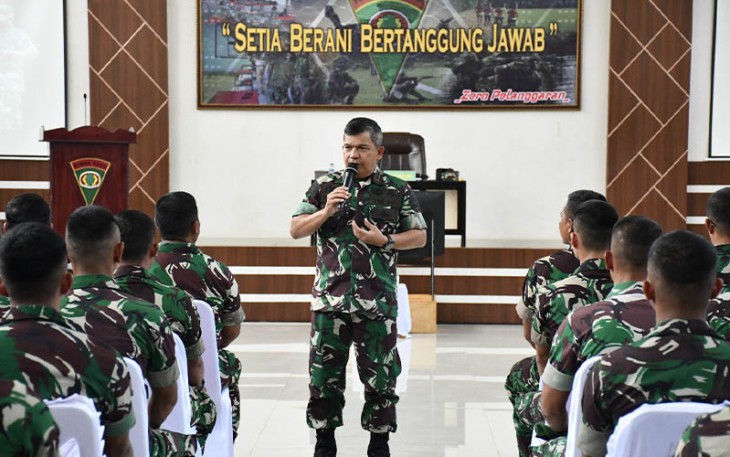 Pangdam I/Bukit Barisan, Mayjen TNI Achmad Daniel Chardin, SE, MSi saat memberi arahan Prajurit Brigif 7/RR