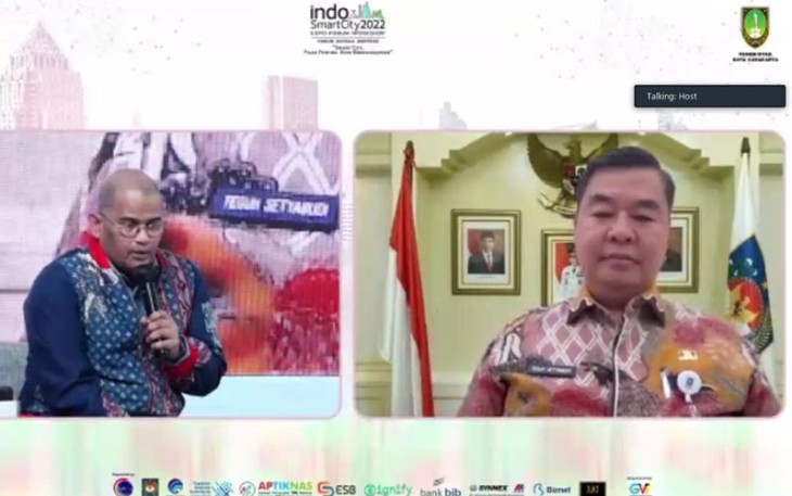 Direktur Jenderal Bina Pembangunan Daerah, saat mewakili Menteri Dalam Negeri, hadir secara daring pada Acara Indo Smart City Forum and Expo (ISCFE) yang diselenggarakan oleh APEKSI secara hybrid pada  Kamis (13/10/2022). 