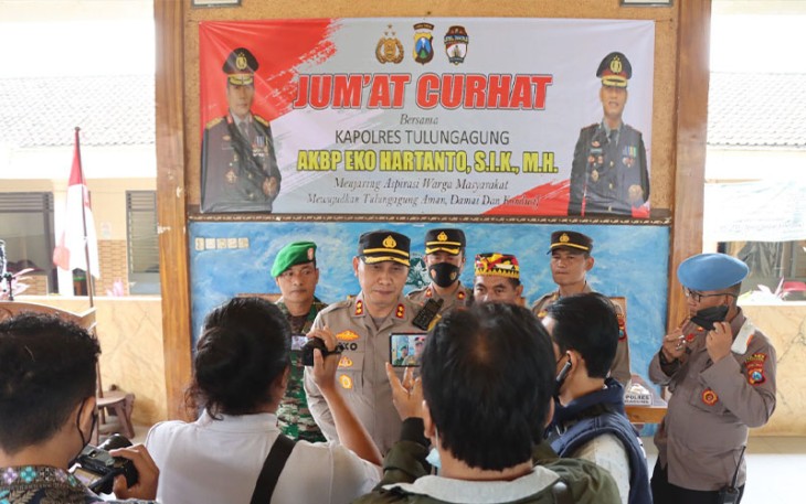 Polres Tulungagung saat Menggelar Jum'at Curhat 