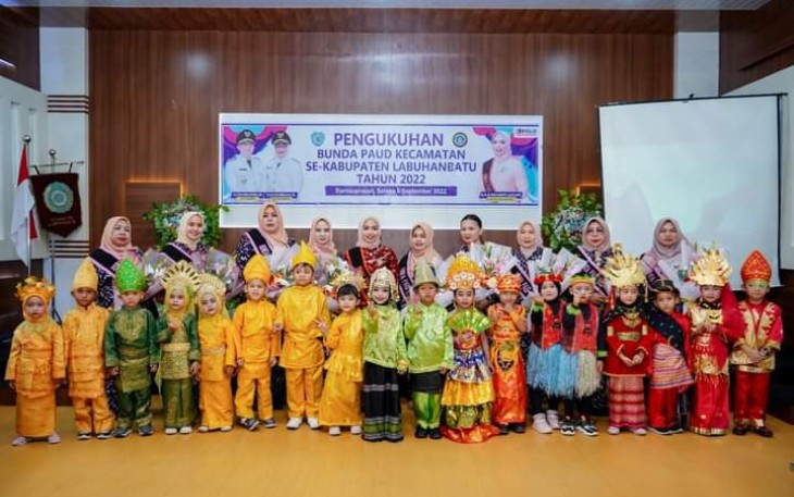 Foto bersama usai pelantikan Bunda Paud se-Kecamatan Labuhanbatu