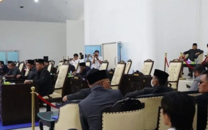 Paripurna DPRD Pesibar