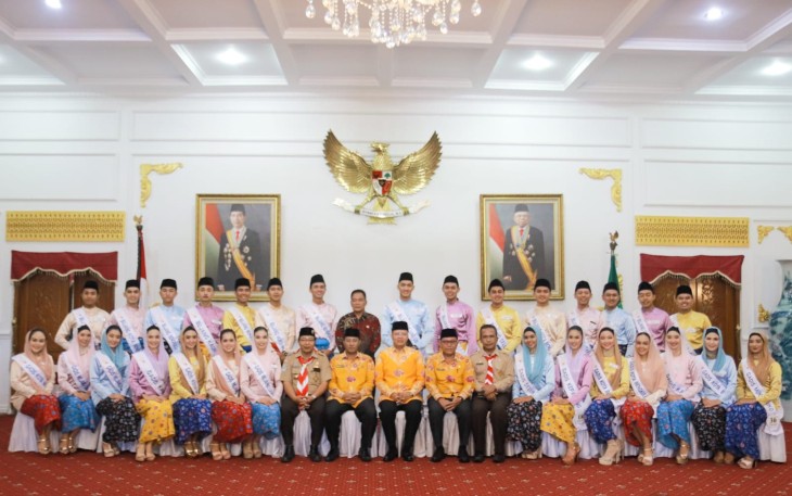 Gubernur Bengkulu Rohidin Mersyah saat bertemu Finalis Bujang Gadis Bengkulu
