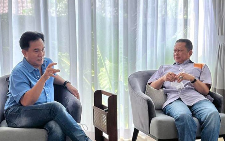 Ketua MPR RI Bamsoet saat berdiskusi dengan Prof. Yusril Ihza Mahendra untuk penelitian disertasi, di Jakarta, Selasa (20/9/22).