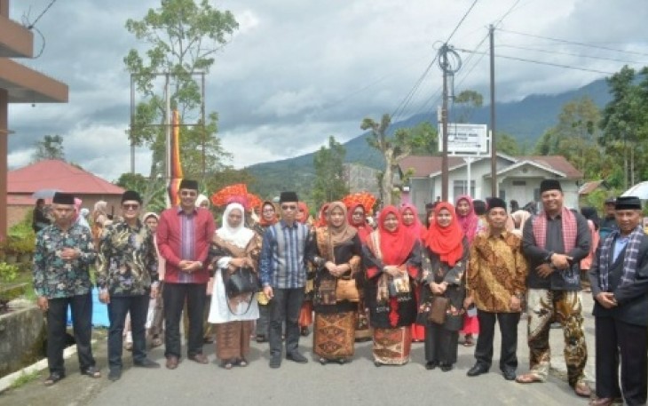 Dinas Kebudayaan Provinsi Sumatra Barat Syaifullah menghadiri festival makan bajamba menuju wisata halal di Nagari Padang Laweh, Kecamatan Sungai Pua.