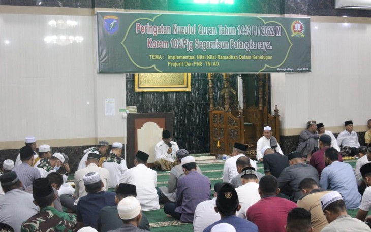 Anggota Kodim Palangka Raya Beserta Jajaran Korem 102/Pjg Peringati Acara Nuzulul Qur'an 