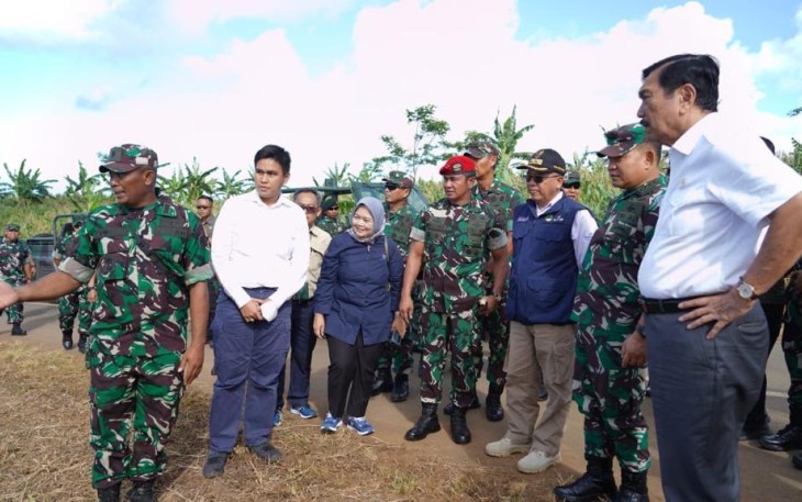 Kasad saat Dampingi Menko Marves Tinjau Program Ketahanan Pangan di Sukabumi