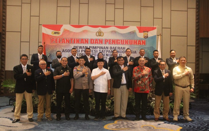 Gubernur Bengkulu Rohidin Mersyah saat hadir pada Pelantikan dan Pengukuhan Dewan Pimpinan Daerah (DPD) APSI Bengkulu Periode 2022-2027, di Ballroom Mecure Hotel Kota Bengkulu, Rabu (12/10). 