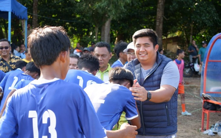 Roby saat Saksikan Gol Penentu PS Bintan Melaju Ke Final Sepak Bola Popda Kepri VIII