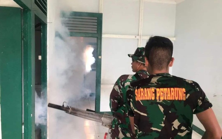 Yonif 642/Kps saat Laksanakan Fogging