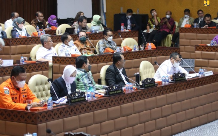 Rapat Kerja antara Komisi V DPR RI bersama Kementerian PUPR dan Kementerian/Lembaga mitra kerja Komisi V DPR di Gedung DPR, Kamis (8/9/2022). 