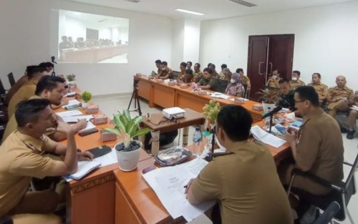 Rapat bersama dalam peluncuran Call Center 112