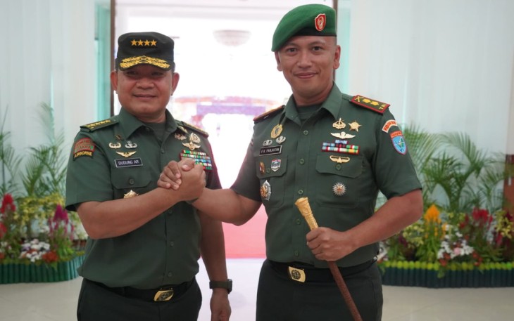 Dandim Palangka Raya (kanan) saat Sambut Hangat KASAD Jenderal TNI Dudung Abdurachman