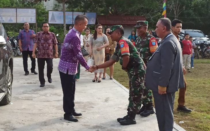 Danramil Rungan Pastikan Rasa Aman Pada Safari Natal yang di Hadiri Bupati Gumas 