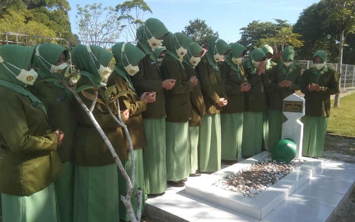 Persit KCK Cabang XLII Ikuti Ziarah di TMP Sanaman Lampang 