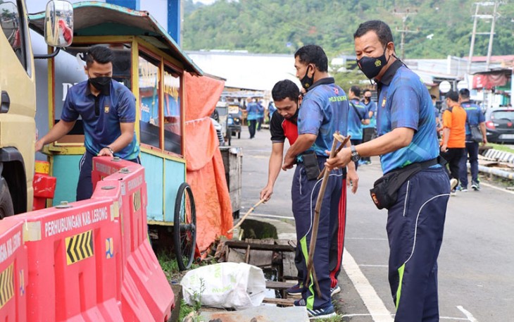 Anggota Polres Lebong Goro di Kawasan Pasar