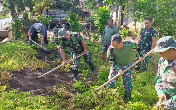 Dandim 1310/Bitung saat Pimpin Langsung Kerja Bakti di Kelurahan Karondoran