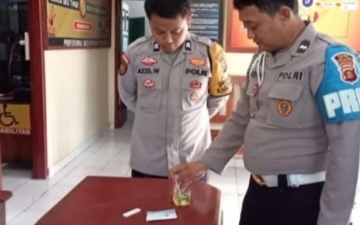 Tes Urine Anggota Polsek Belitang Dua