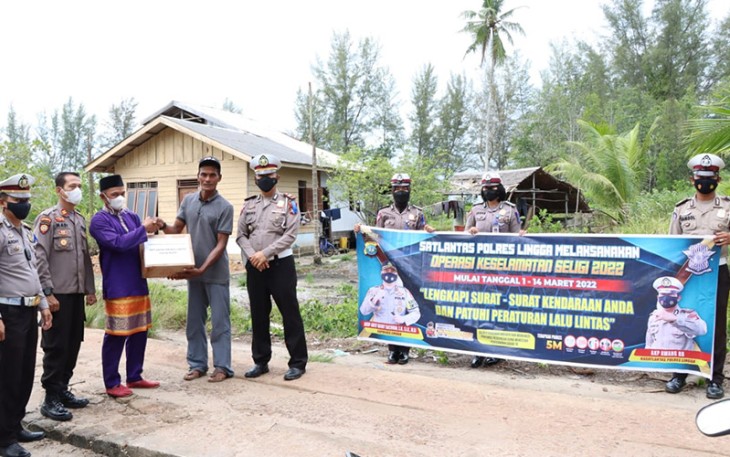 Satlantas Polres Lingga Gelar Vaksinasi dan Bansos
