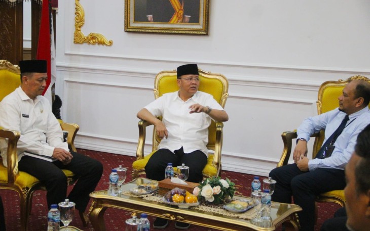 Gubernur Rohidin saat beraudiensi bersama Kanwil DJKN-LB, di Gedung Daerah Balai Raya Semarak Bengkulu, Rabu (15/06).