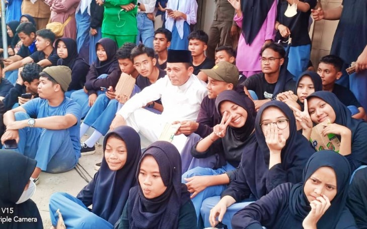 Gubernur Kepri bersama para Pemenang lomba Festival Sumpah Pemuda Kepri 