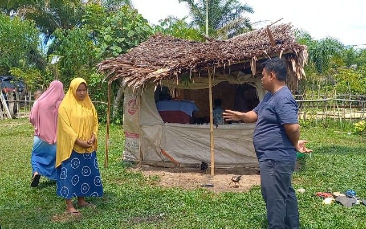 Janda Tempati RTLH di Aceh Timur saat dikunjungi rombongan anggota dewan dan Dinsos setempat