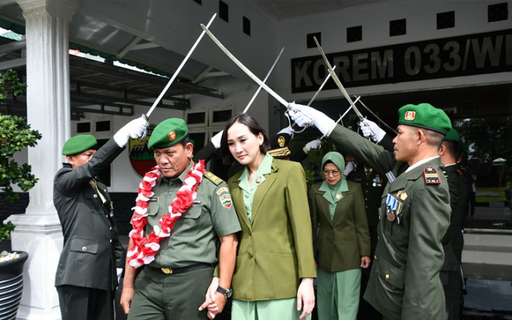 Danrem 033/Wira Pratama saat Pimpin Wisuda Purnawira Prajurit 