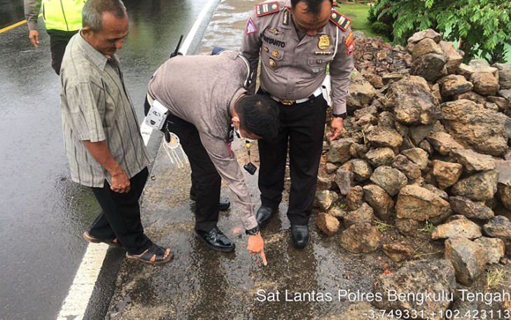 Polisi saat Olah TKP 