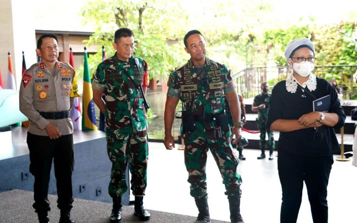 Pangdam IX/Udayana bersama Panglima TNI Jenderal Andika saat mendampingi Presiden RI dalam agenda kunjungan kerjanya meninjau Venue Presidensi G20 di Bali, pada Selasa, 8 November 2022.