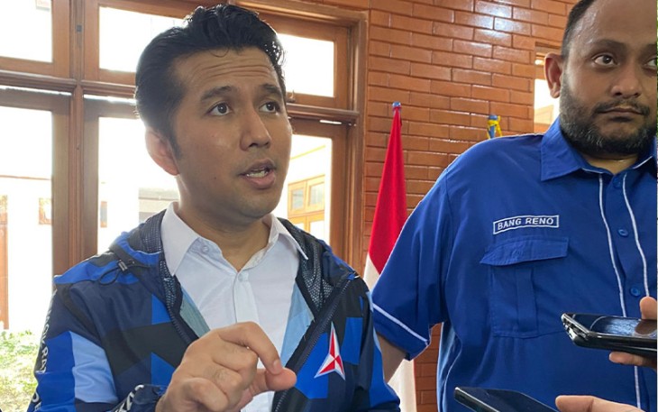 Emil Dardak saat diwawancari awak media