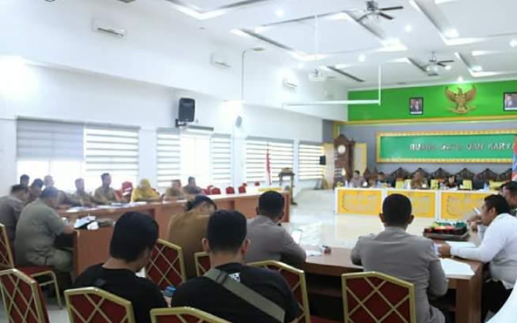 Dinas PMD Labuhanbatu saat Gelar Rapat Persiapan Pilkades