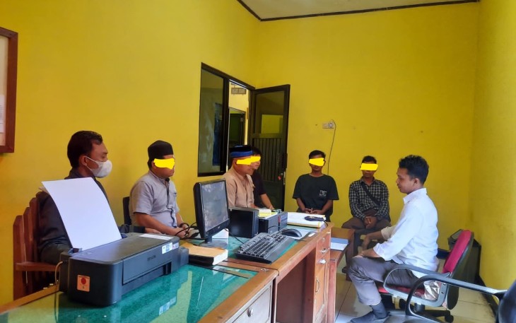Terduga pelaku dan korban saat sepakat damai di Kepolisian setempat.