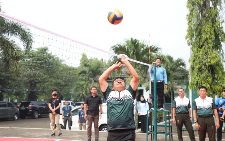Kasad saat main bola volly