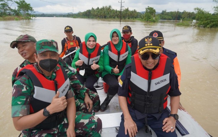 Danrem 071/Wijayakusuma Atasi Banjir Kawunganten Cilacap 