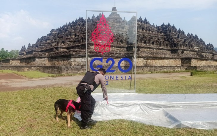 Tim Khusus Jibom saat lakukan pemeriksaan disejumlah titik